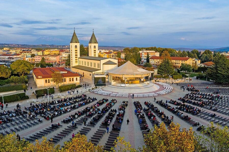 From Makarska: Medugorje Day Trip - St. James Church in the center of Medjugorje