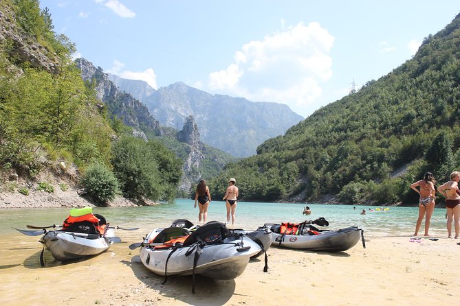 Neretva kayak canoe safari - Equipment, Group Size, and Comfort