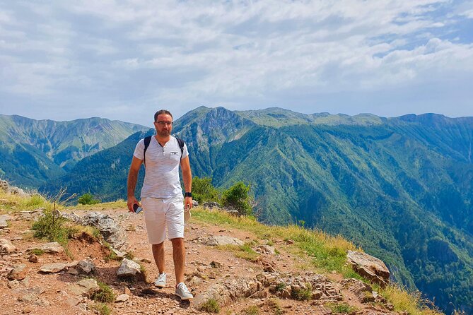 PRIVATE Umoljani Village - Lukomir Village Hike - Umoljani: a village setting before and after the hike