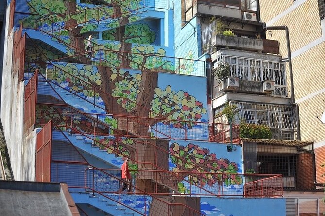 SARAJEVO STREET ART TOUR (art, history & mystery) - sARTajevo! - Ferhadija and the Srebrenica mural