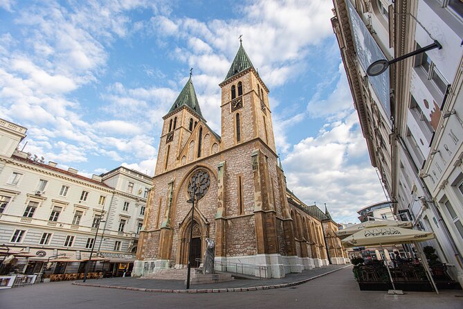 Sarajevo Uncovered: Old Town Tour with Coffee and Food Tasting - Sebilj Fountain and the Coppersmith Street